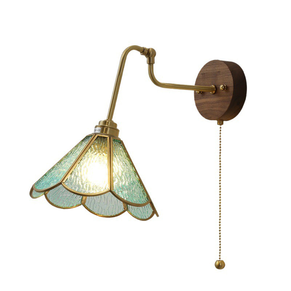 Vägglampa med vintage mässingsglashätta Carvallo