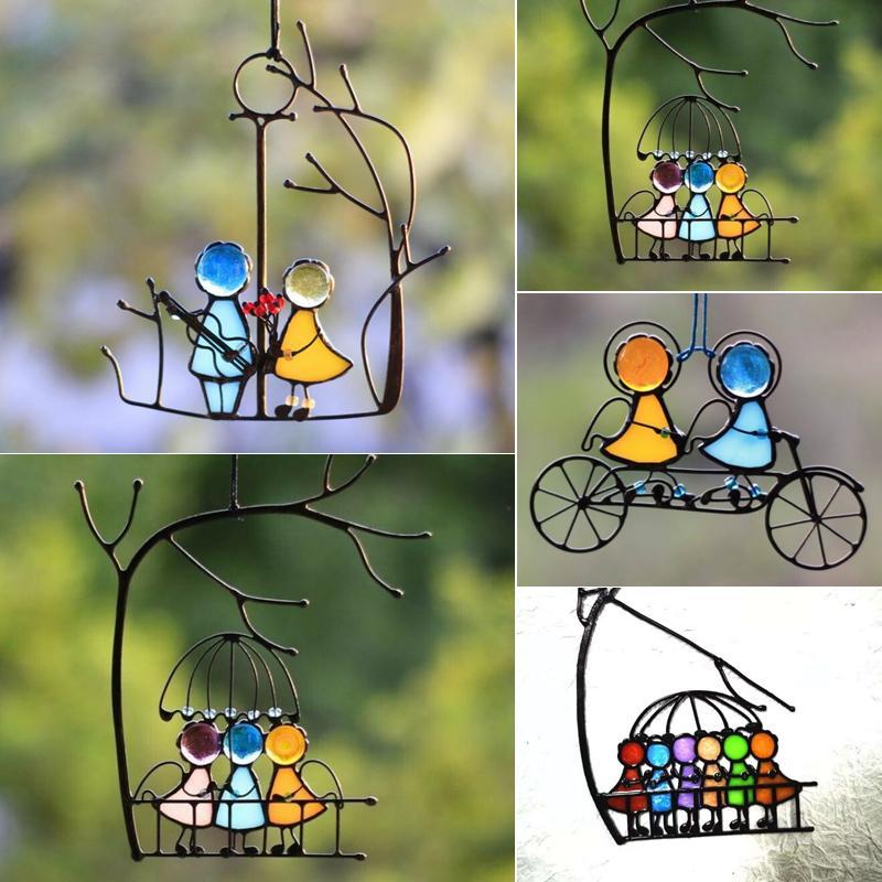 Carvallo – Festliga hängande ornament med lekfullt barndomsinspirerat design Carvallo