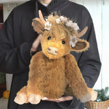 RoyaleGlow Highland Ko med Blommor Plyschleksak 25cm Carvallo