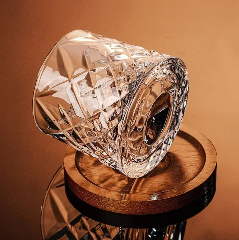 Carvallo - Premium whiskyglas med invecklad snurrande bas för en unik upplevelse Carvallo