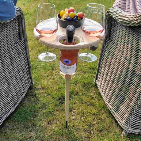 VinoTray – 4-i-1 Bärbart Picknickbord i Trä för Vin | Hopfällbar Glas- och Flaskhållare MILA Sverige