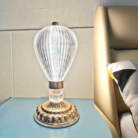 Vintage Elegance LED-bordslampa – lyxig nattlampa i akryl och metall MILA Sverige