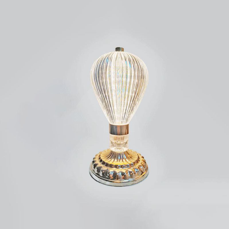 Vintage Elegance LED-bordslampa – lyxig nattlampa i akryl och metall MILA Sverige