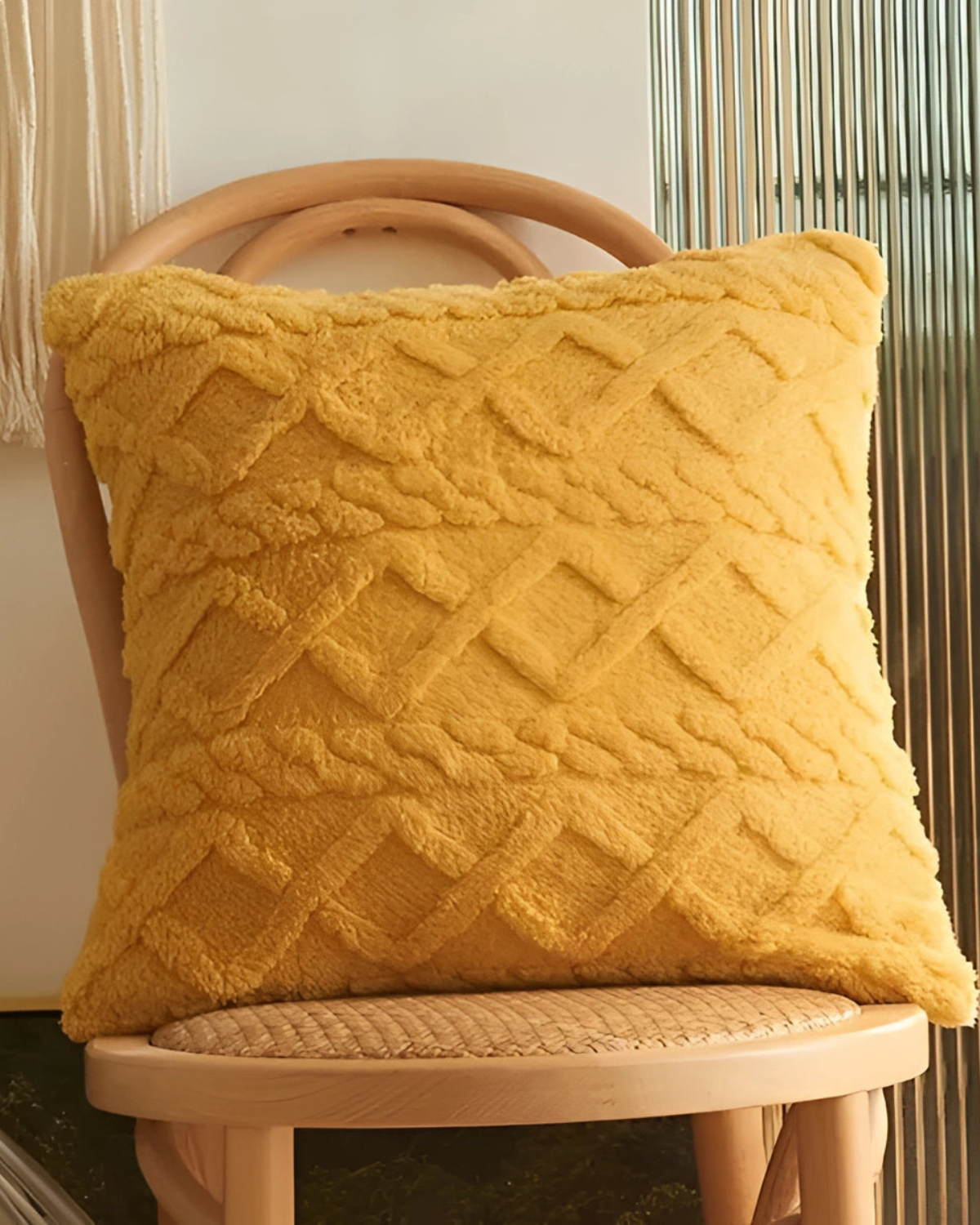 Carvallo – Lyxig Reliefkudde med subtil geometrisk design för en stilren interiör Carvallo