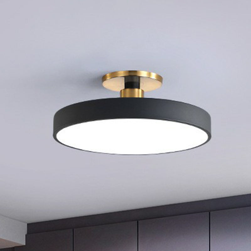 Taklampa med rund akryl LED-design Carvallo