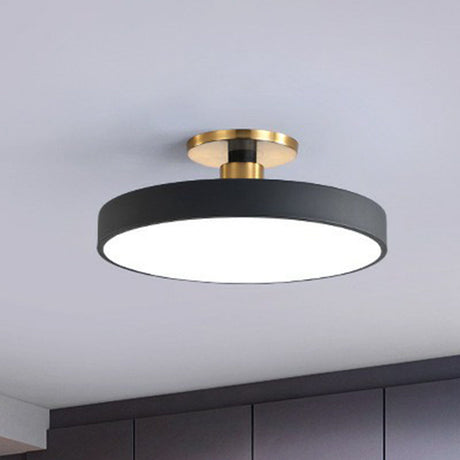 Taklampa med rund akryl LED-design Carvallo