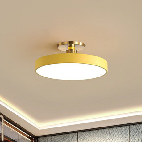 Taklampa med rund akryl LED-design Carvallo