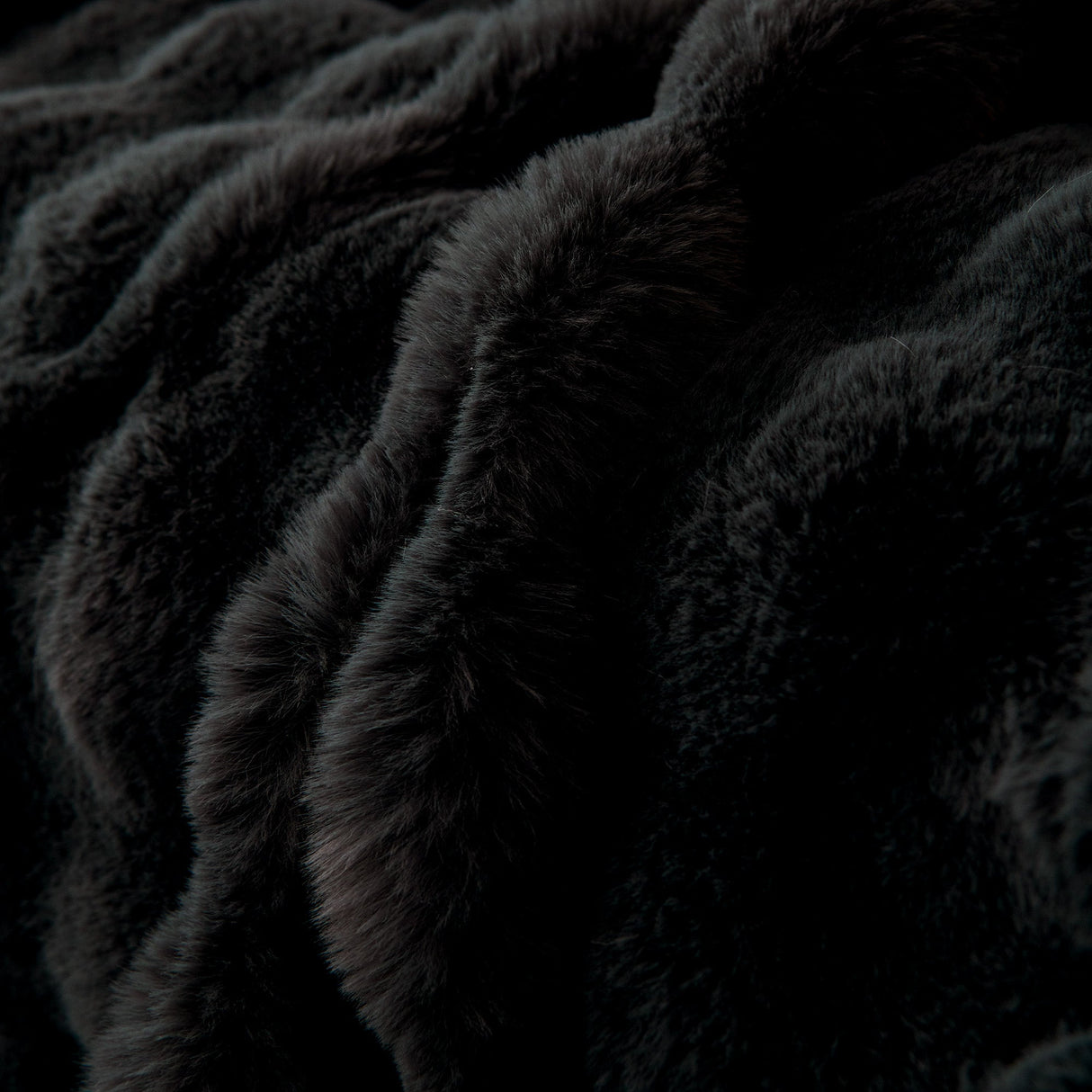 Luxe Ripple Faux Fur Sofföverdrag - Modernt, Stilrent & Hållbart Soffaskydd Carvallo