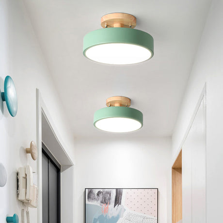 LED Taklampa Enkel Trä Semi Flush Mount Belysning med Rund Akrylskugga Carvallo