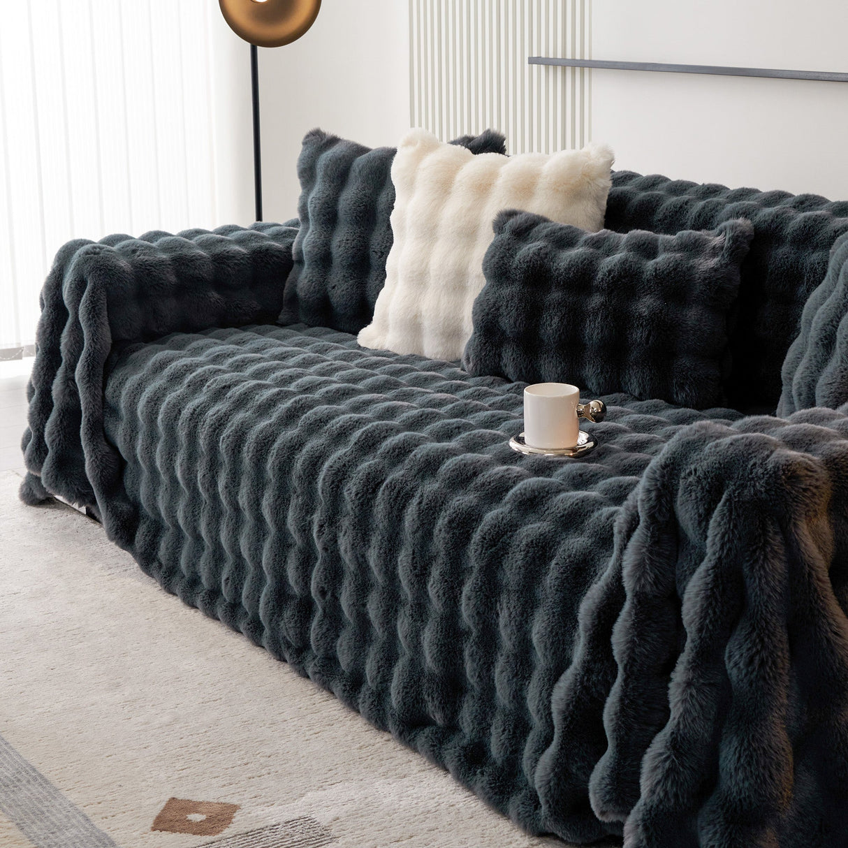 Luxe Ripple Faux Fur Sofföverdrag - Modernt, Stilrent & Hållbart Soffaskydd Carvallo