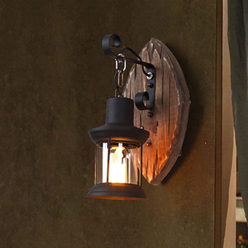 RusticGlow - Vintage vägglampa i trä med järnskärm för inredning i bottenvåningen Carvallo