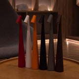 GlowContour – Stilren skrivbordslampa med skulpterad design Carvallo