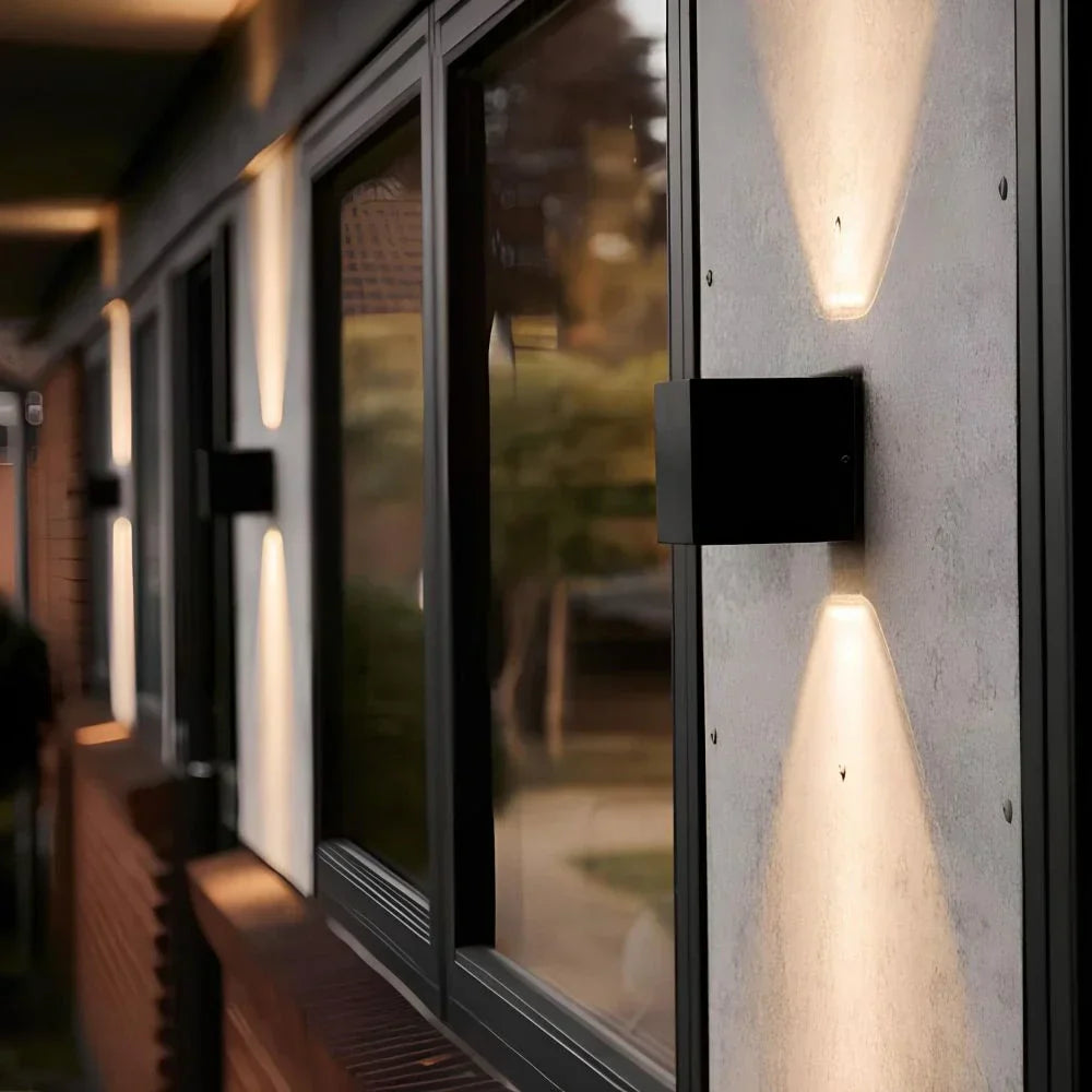 Modern svart aluminium vägglampa Carvallo