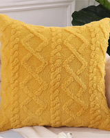 Carvallo – Lyxig Reliefkudde med subtil geometrisk design för en stilren interiör Carvallo