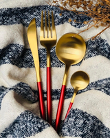 Carvallo Lumine – Lyxigt Bestickset med Guldaccenter och Matt Svarta Handtag Carvallo