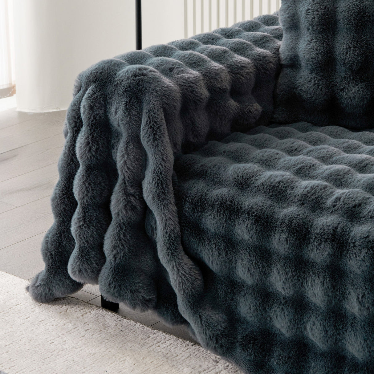 Luxe Ripple Faux Fur Sofföverdrag - Modernt, Stilrent & Hållbart Soffaskydd Carvallo