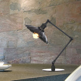 Justerbar vintage lampa med skulpterad metallskena för retrodekoration Carvallo