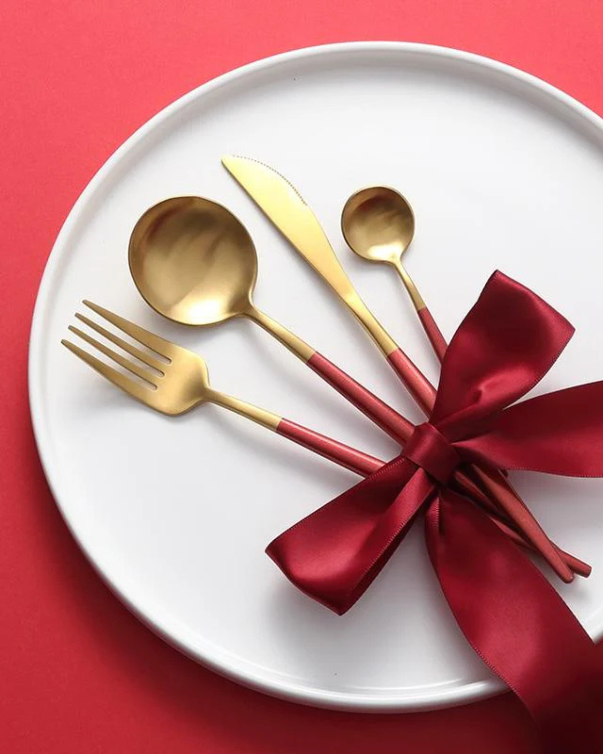 Carvallo Lumine – Lyxigt Bestickset med Guldaccenter och Matt Svarta Handtag Carvallo