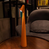 GlowContour – Stilren skrivbordslampa med skulpterad design Carvallo