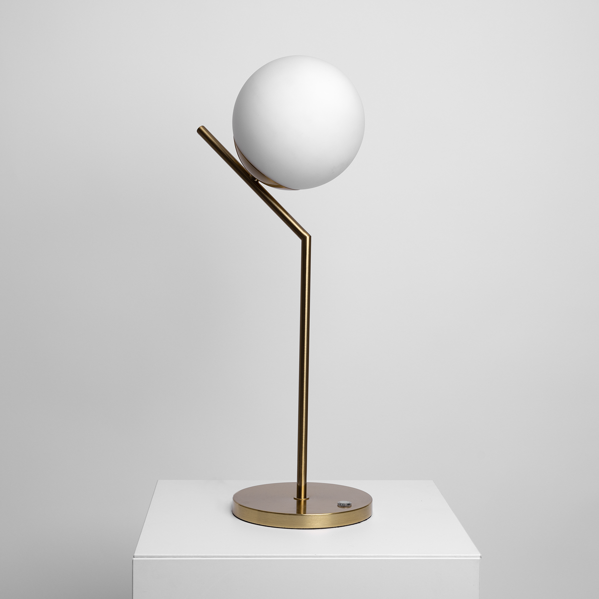 GlowTouch Bordslampa - Modern och Stilig LED Lampa Carvallo