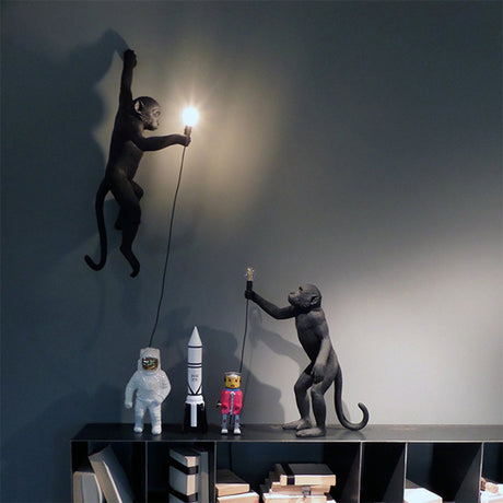 Vägglampa med unik resinapa design Carvallo