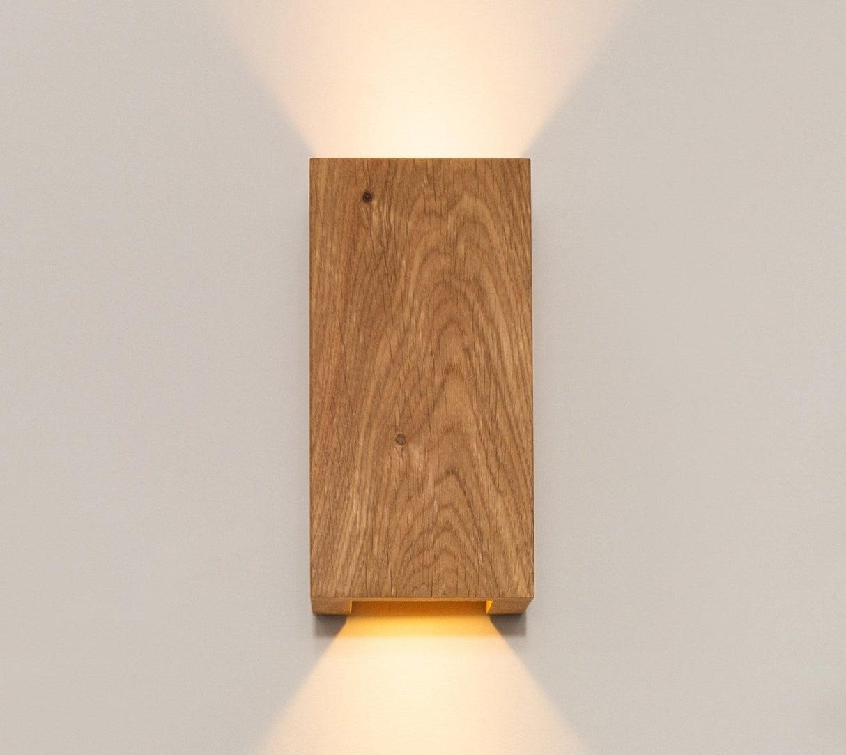 NordicGlow – Rustik Trä Vägglampa med LED Belysning för Vardagsrum och Sovrum Carvallo