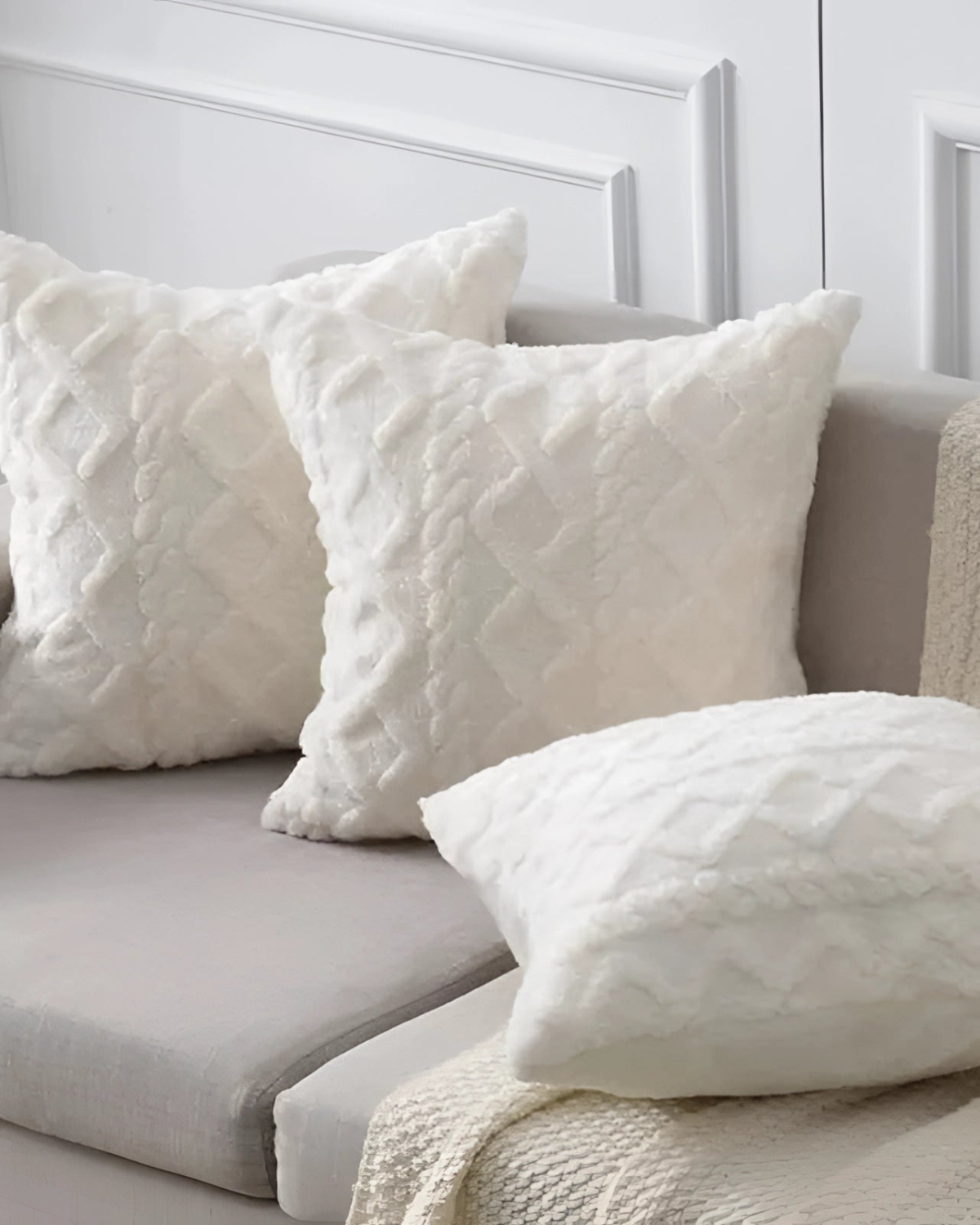 Carvallo – Lyxig Reliefkudde med subtil geometrisk design för en stilren interiör Carvallo