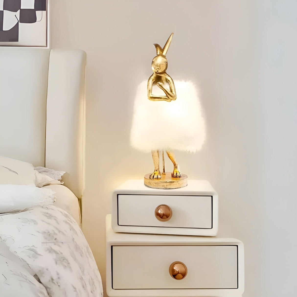 FluffRabbit Lampa - Elegant Kaninbordslampa med Fjäder Carvallo