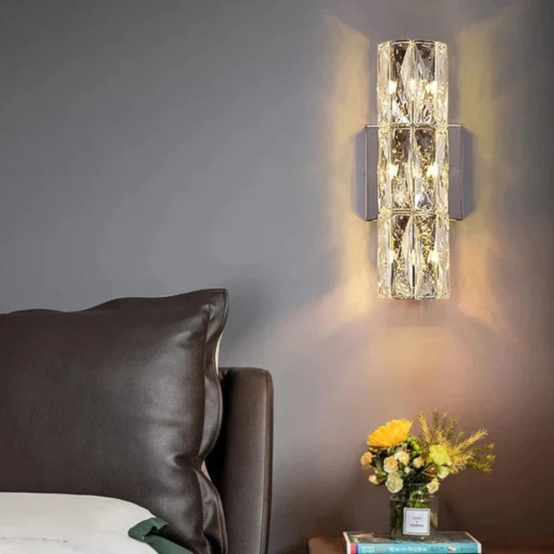 NovaGlow – Modern skiktad vägglampa med reflekterande yta detaljer Carvallo