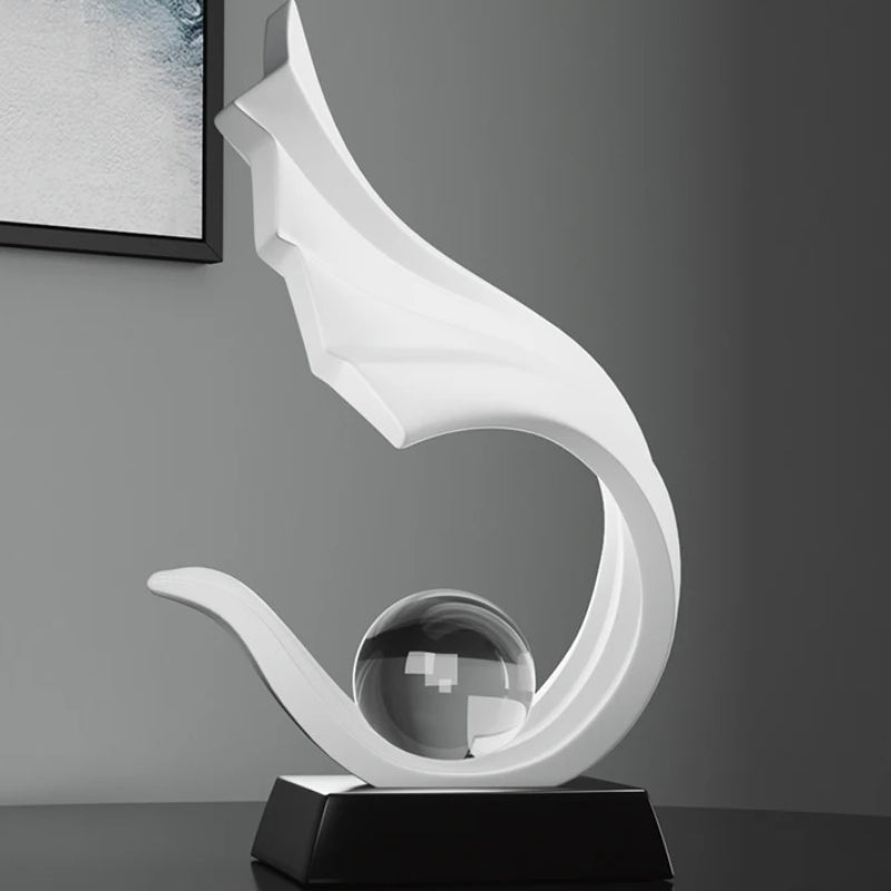 Orbelle – Konstnärlig abstrakt skulptur med kristallklar kula och elegant form Carvallo