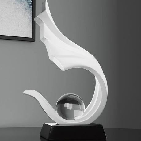 Orbelle – Konstnärlig abstrakt skulptur med kristallklar kula och elegant form Carvallo