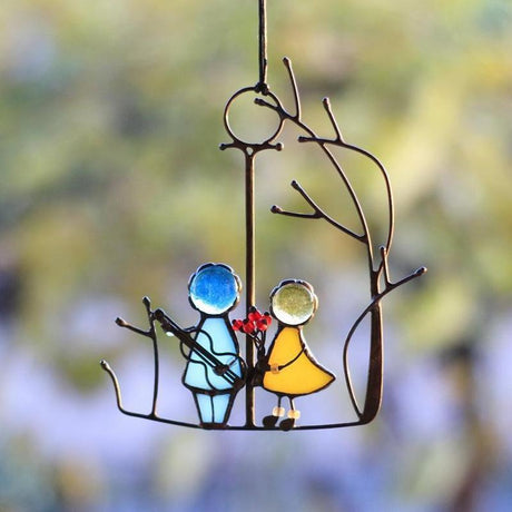Carvallo – Festliga hängande ornament med lekfullt barndomsinspirerat design Carvallo