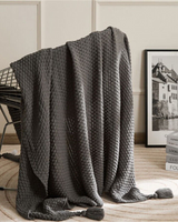 Carvallo Maison – Lyxig Stickad Filt med Subtila Fransen detaljer Carvallo