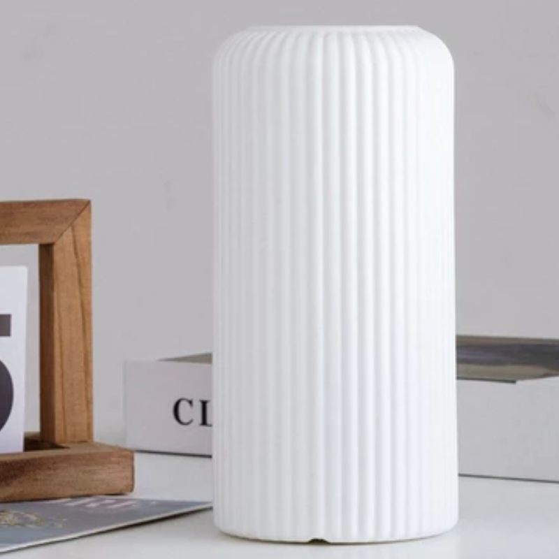 Carvallo – Modern dekorativ vas med kreativt randigt design för rumsdetaljer Carvallo