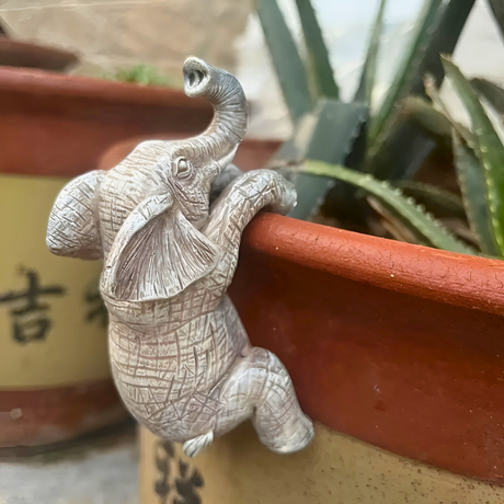 Unik Elefant Klättrande Skulptur Carvallo