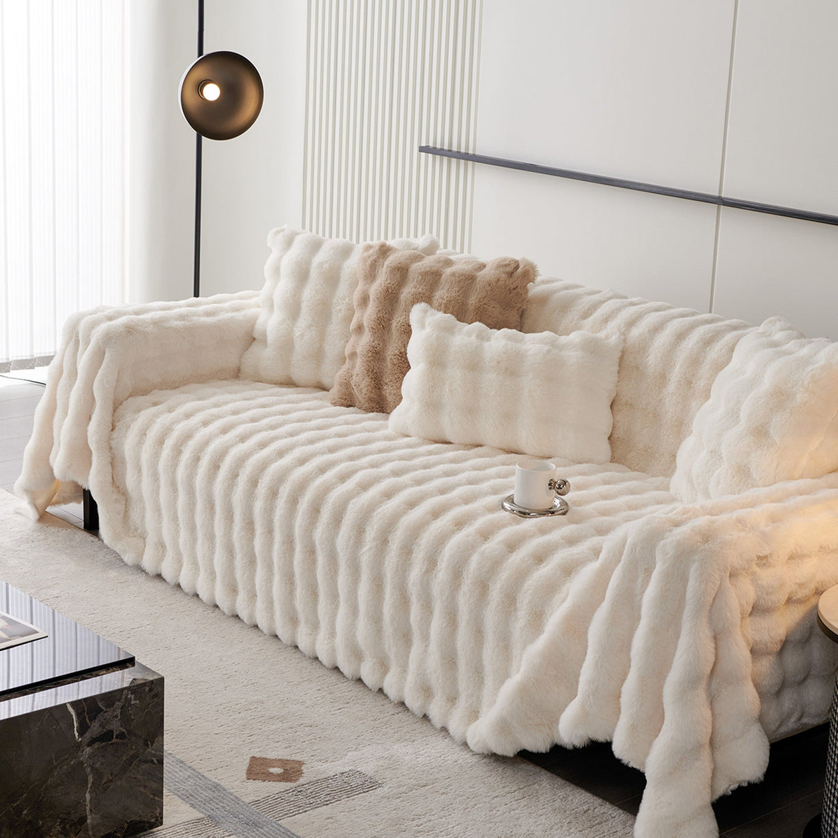 Luxe Ripple Faux Fur Sofföverdrag - Modernt, Stilrent & Hållbart Soffaskydd Carvallo