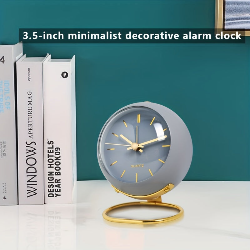 Nordic Silent Desk Clock – Luminösa Visare & Metallram Carvallo