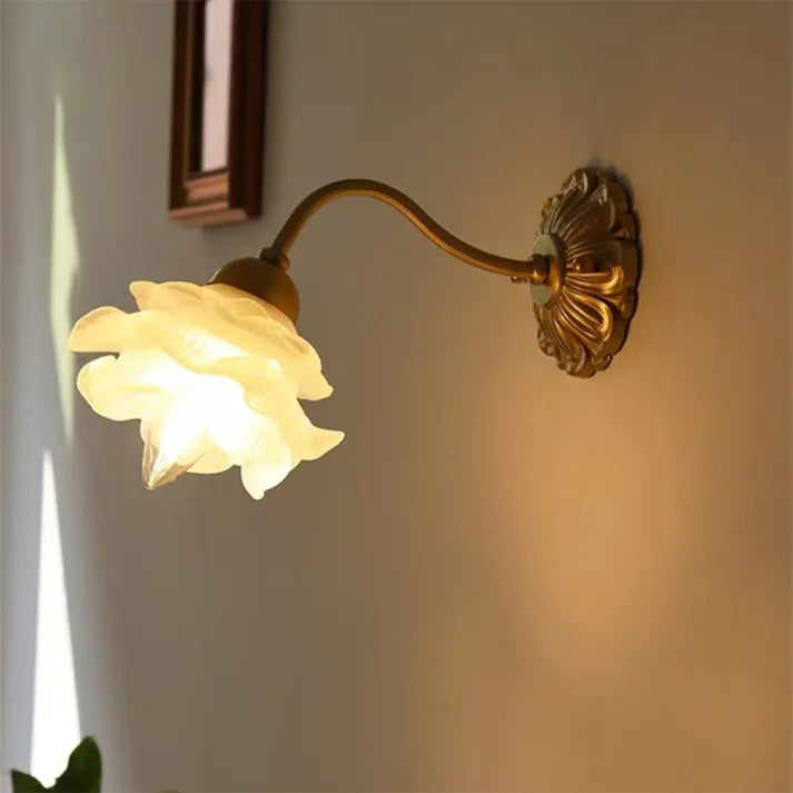 BlossomGlow – Vintage Koppar Blomblad Vägglampa Carvallo