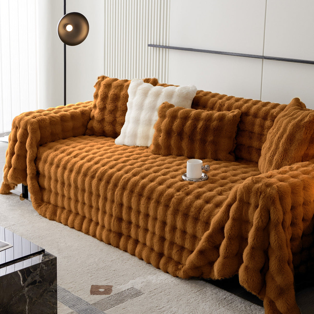 Luxe Ripple Faux Fur Sofföverdrag - Modernt, Stilrent & Hållbart Soffaskydd Carvallo