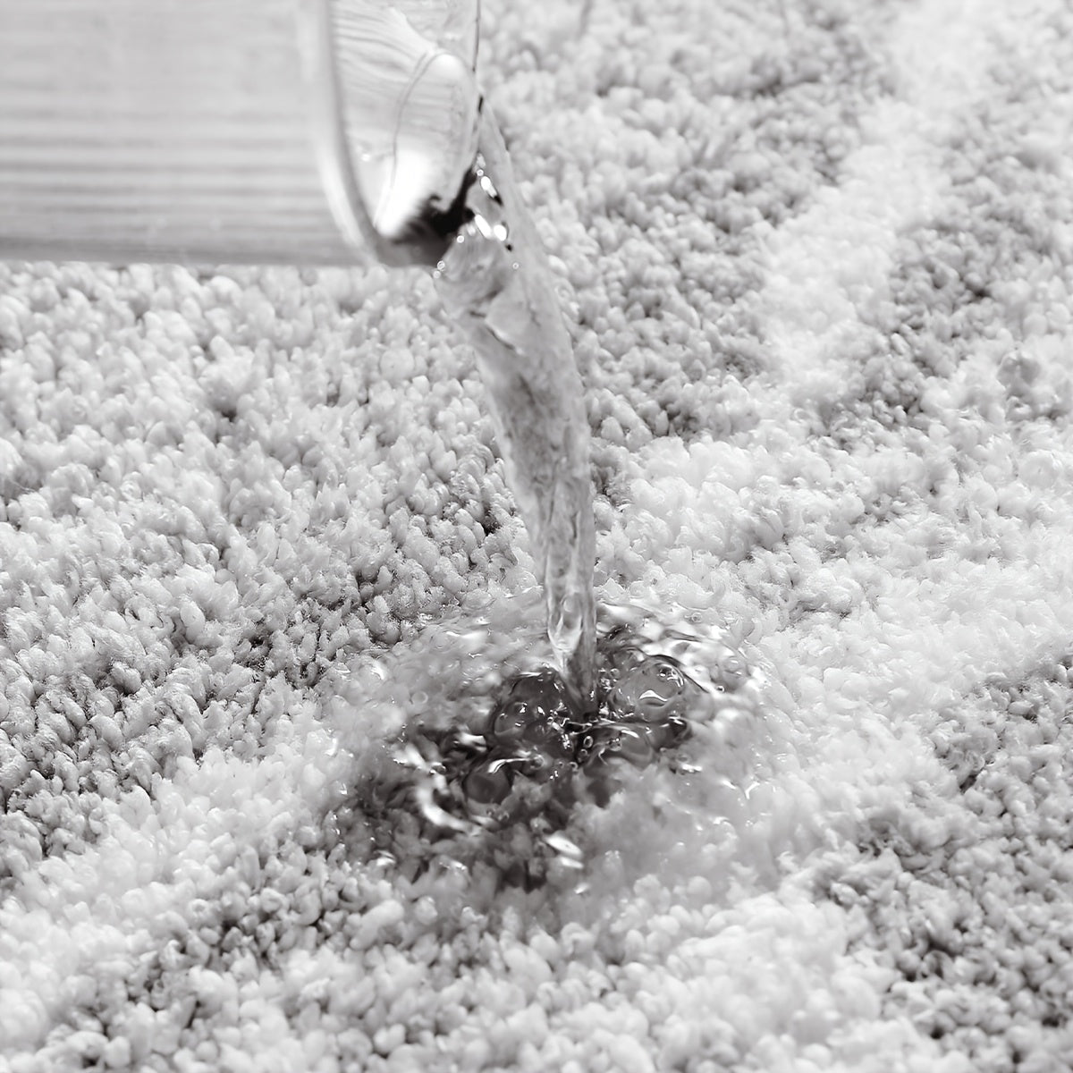 Modern Zebra Badmatta | Mjuk Plysch | Absorberande Halkfri Polyester | Brick by Brick Carvallo