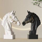 Elegant Regal Horse Sculpture för Heminredning och Konstälskare Carvallo
