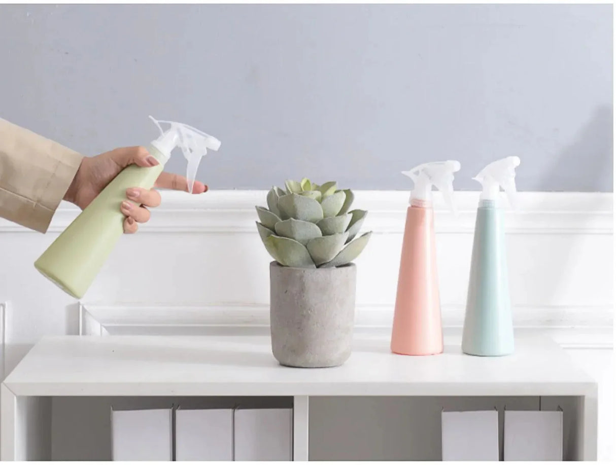 Sprayflaska för växter i modern design för precis bevattning av växter Carvallo
