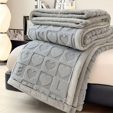 CozyJacquard Blanket - Ultra-mjukt korallfleecefilt med dubbelsidig hjärt- och bokstavsdesign Carvallo