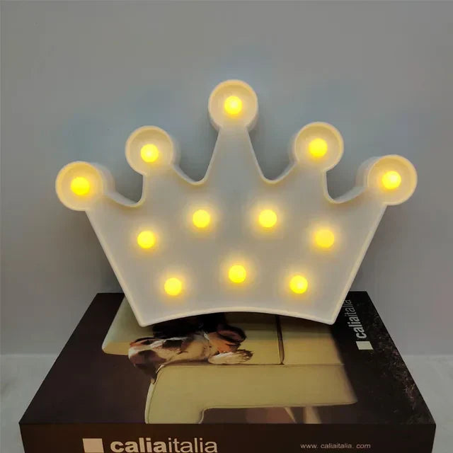 RoyalGlow - LED Krona Nattlampa för Barnrum – Varmt Ljus, Trådlös och Stämningsfull Carvallo