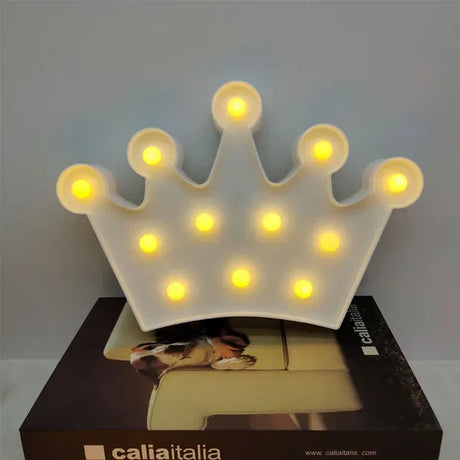 RoyalGlow - LED Krona Nattlampa för Barnrum – Varmt Ljus, Trådlös och Stämningsfull Carvallo