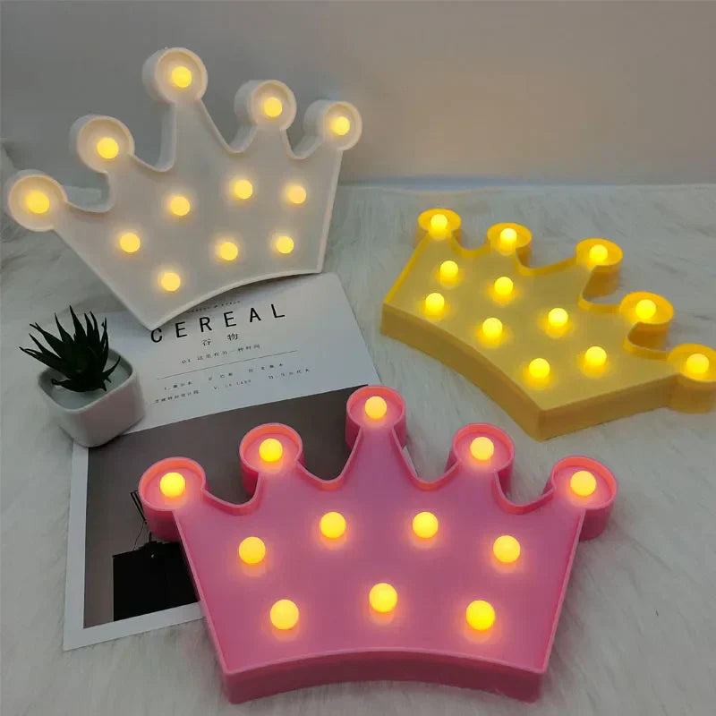 RoyalGlow - LED Krona Nattlampa för Barnrum – Varmt Ljus, Trådlös och Stämningsfull Carvallo