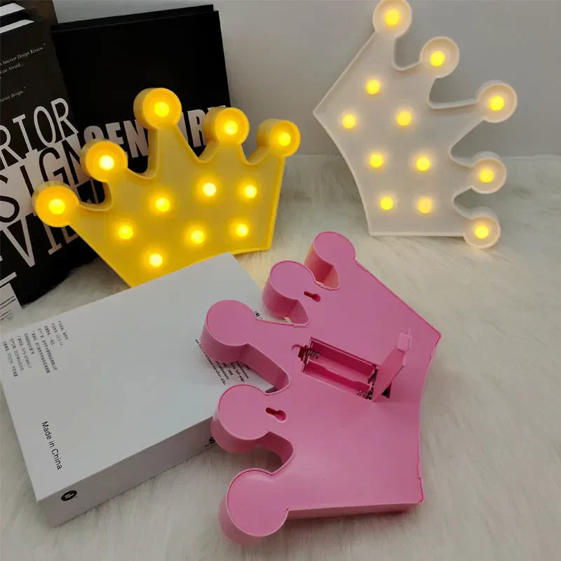 RoyalGlow - LED Krona Nattlampa för Barnrum – Varmt Ljus, Trådlös och Stämningsfull Carvallo