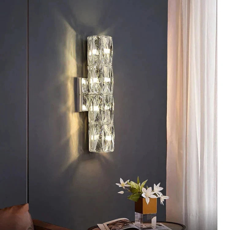 NovaGlow – Modern skiktad vägglampa med reflekterande yta detaljer Carvallo