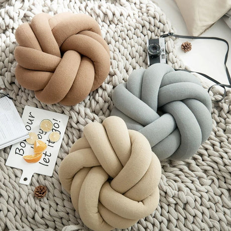 Puffy Pretzel Kudde Carvallo