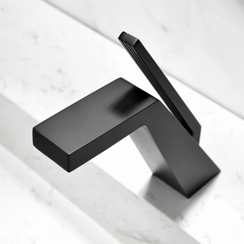 Carvallo – Badrumsarmatur med ett handtag med modern design och enkel vattenkontroll Carvallo